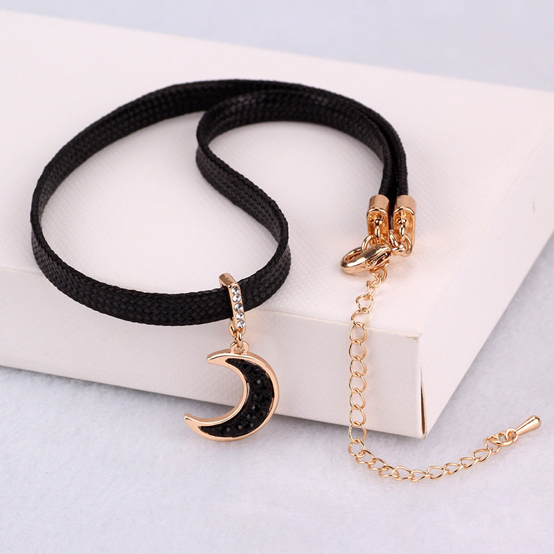 Vintage Collar Moon Pendant Choker - Dainty Moon