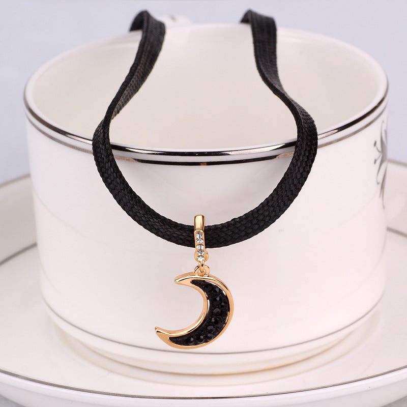 Vintage Collar Moon Pendant Choker - Dainty Moon