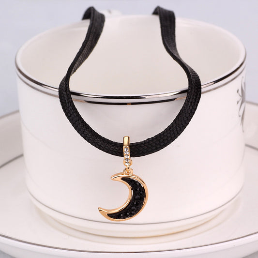 Vintage Collar Moon Pendant Choker - Dainty Moon